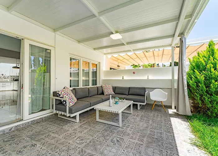 Beautiful Bungalow In Island Village
