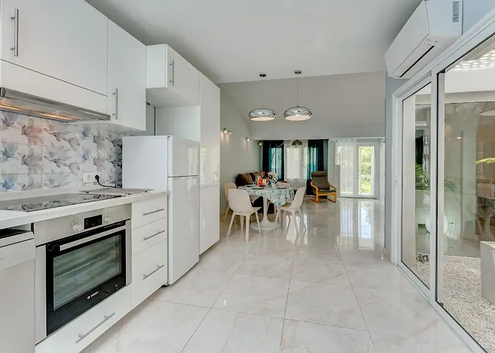 Beautiful Bungalow In Island Village